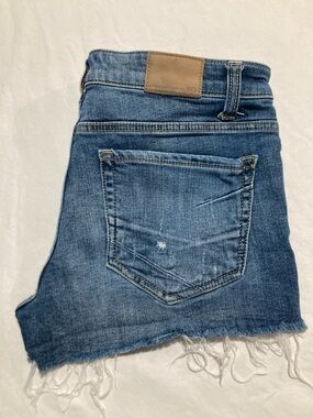 BKE Distressed Blue Denim Cutoff Shorts (077)